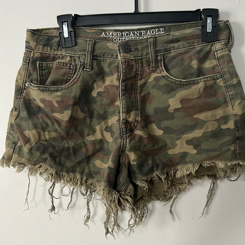 American Eagle Outfitters camo Jean shorts size 6